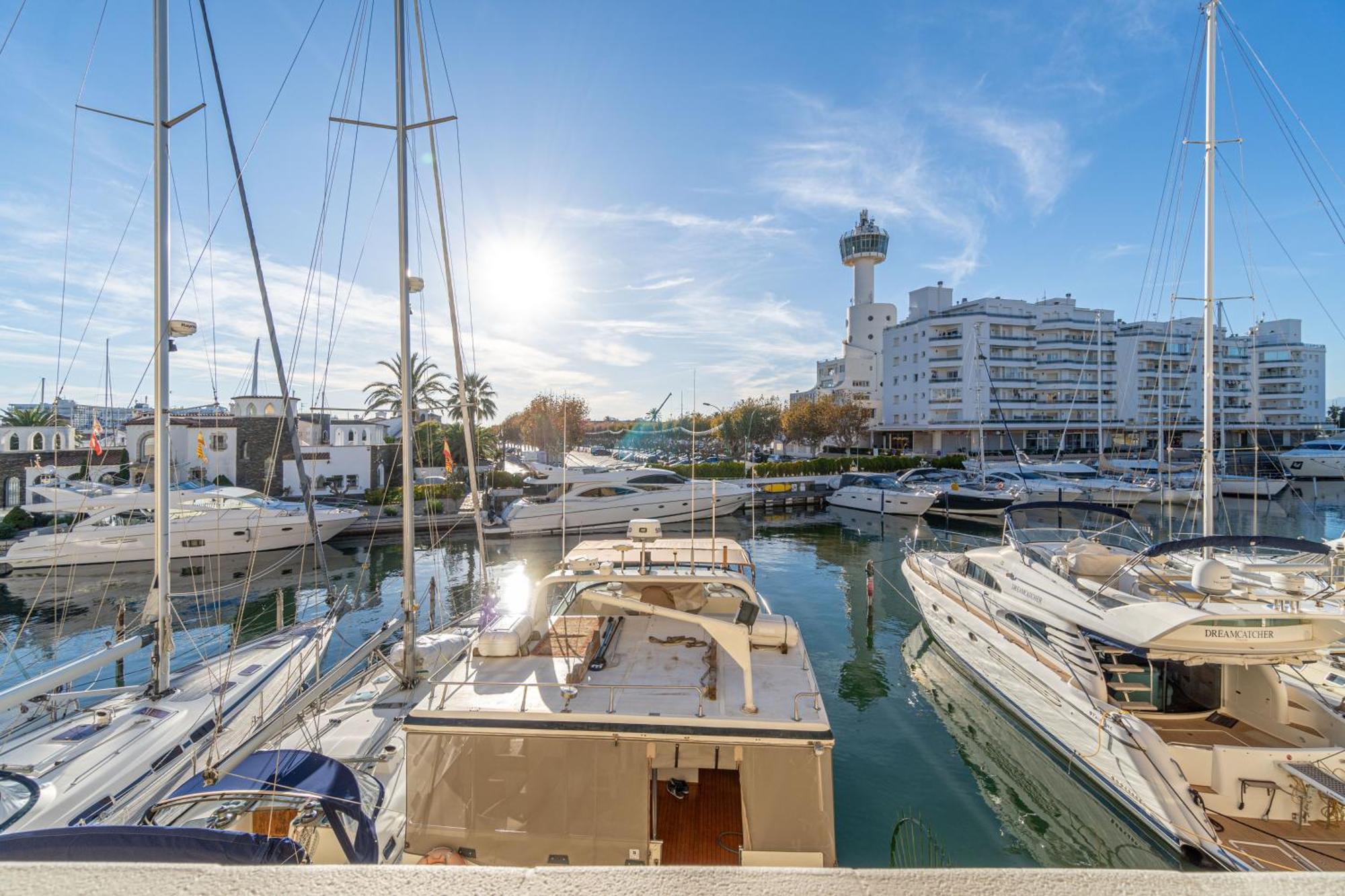 Апартаменти Moderno Apartamento Frente Al Canal Con Terrazas Емпуріабрава Екстер'єр фото